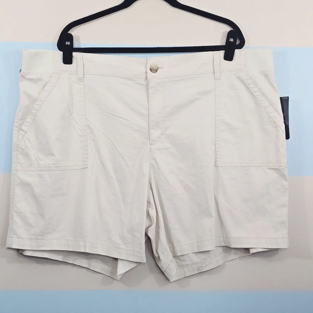 Lee Plus Size Off-White Relaxed Cargo Utility Shorts - Picture 2 of 8